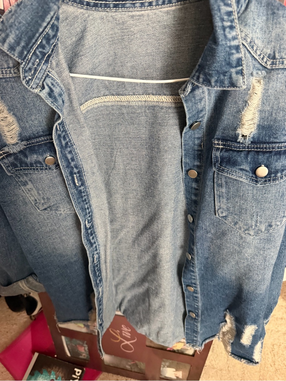 NWOT Women’s Mid wash Distressed Denim Jacket
